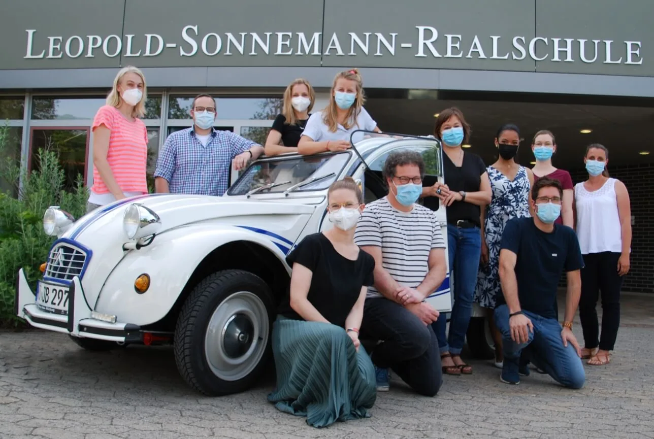 Das EnTe-Team der Leopold-Sonnemann-Realschule am Oldtimer
